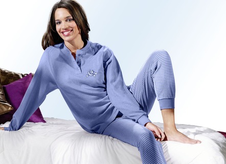 Schlafanzug aus Frottierstretch, Langarm mit Knopfleiste und Bündchen