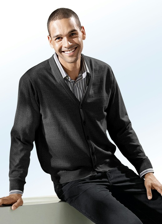 Strickjacken - Cardigan in 3 Farben mit V-Ausschnitt, in Größe 046 bis 062, in Farbe SCHWARZ Ansicht 1