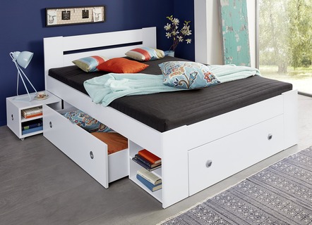 Futonbett mit einschiebbaren Nachtkonsolen