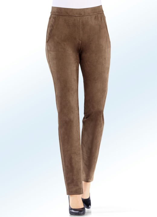 Hosen in Schlupfform - Trendige, samtweiche Hose, in Größe 018 bis 092, in Farbe COGNAC Ansicht 1