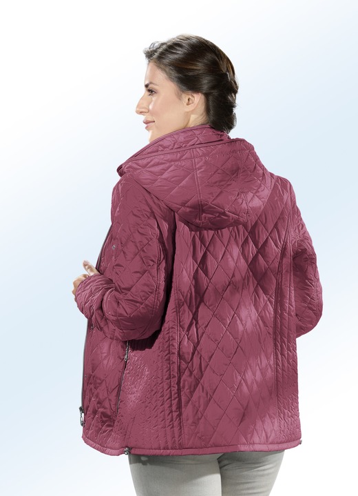 Kurz - Jacke mit abnehmbarer Kapuze, in Größe 040 bis 060, in Farbe HIMBEERE Ansicht 1