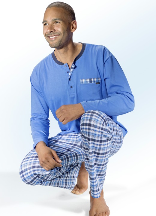 Schlafanzüge - Schlafanzug in 2 Farben, langarm mit Knopfleiste, in Größe 046 bis 060, in Farbe AZURBLAU-BUNT Ansicht 1