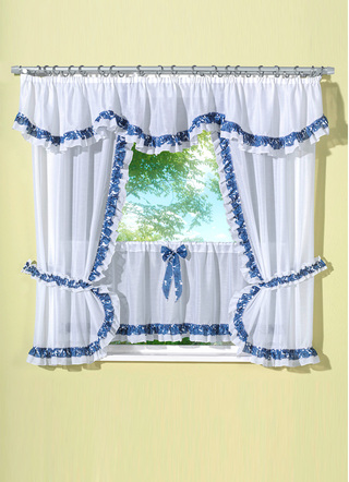 Fensterdekoration in verschiedenen Farben