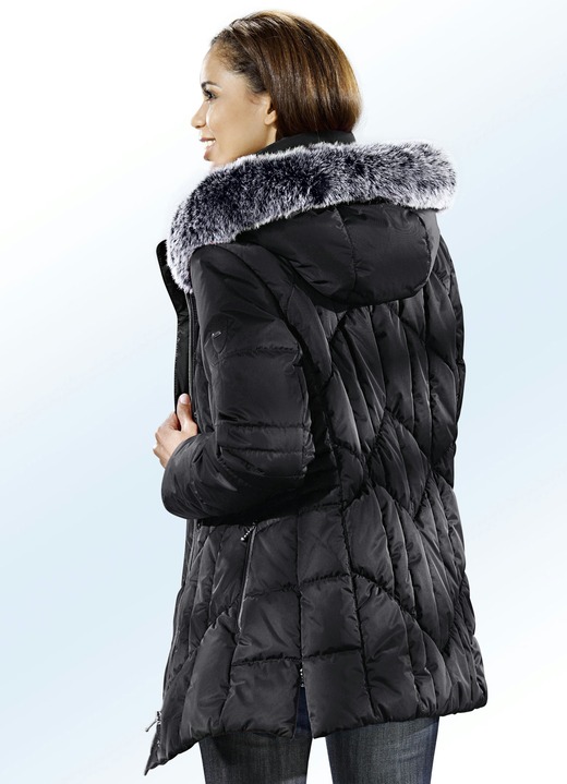 Kurz - Funktionsjacke mit abnehmbarem Kunstpelz-Besatz Kurz - Funktionsjacke mit abnehmbarem Kunstpelz-Besatz, in Größe 036 bis 052, in Farbe SCHWARZ