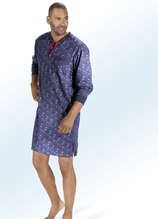 - Nachthemd mit Knopfleiste, Brusttasche und Ärmelbündchen, in Größe 048 bis 068, in Farbe GRAUBLAU-BEERE