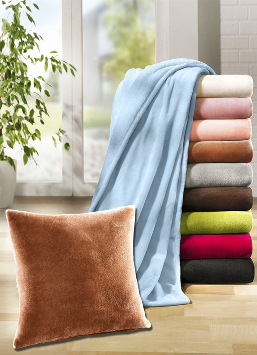 Decken - Schlafdecke und Kissen in samtiger Qualität, in Größe 185 (Schlafdecke, 120x170 cm) bis 905 (2 Kissenbezüge, 40x 40 cm), in Farbe BLAU Ansicht 1