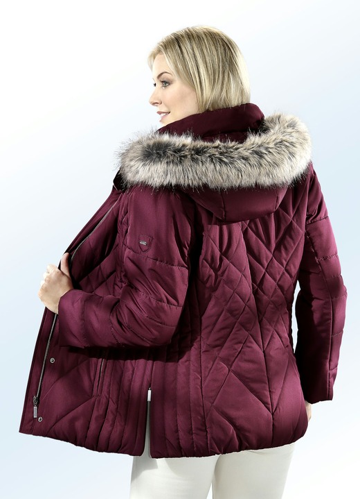 Winterjacken - Jacke mit Reißverschluss unter der Druckerleiste Winterjacken - Jacke mit Reißverschluss unter der Druckerleiste, in Größe 036 bis 052, in Farbe BURGUND