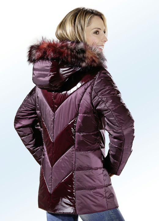 Jacken & Mäntel - Jacke in trendgenauem Materialmix mit Lackoptik, in Größe 036 bis 052, in Farbe AUBERGINE Ansicht 1