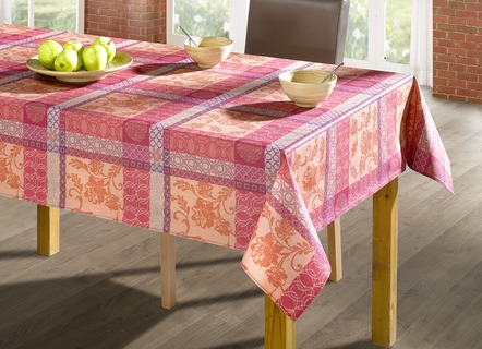 Pflegeleichte Tischdecke aus 100% Baumwolle