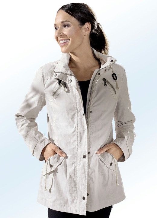 Kurz - Jacke mit weitenregulierbaren Ärmelriegeln Kurz - Jacke mit weitenregulierbaren Ärmelriegeln, in Größe 036 bis 052, in Farbe KITT