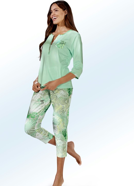 Schlafanzüge & Shortys - e.Femme Schlafanzug mit 3/4-langen Ärmeln und 7/8-langer Hose, in Größe 034 bis 052, in Farbe MINT-BUNT Ansicht 1