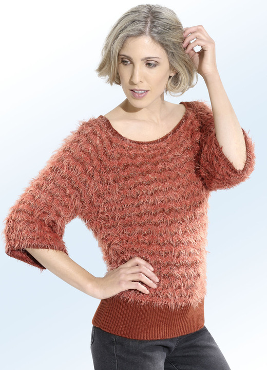 - Pulli aus Effekt- und Glitzergarn, in Größe L (44/46) bis XS (32/34), in Farbe TERRA-ROST