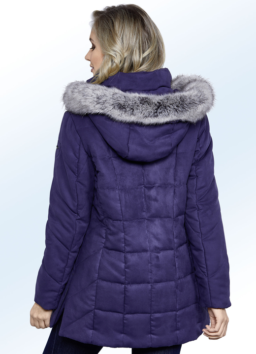 - Jacke in 2 Farben, in Größe 038 bis 054, in Farbe PFLAUME