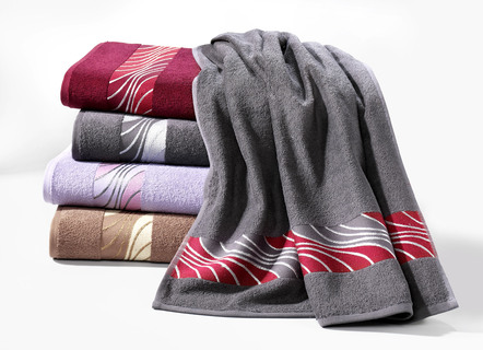 Geschmackvolle Frottier-Serie mit bedruckter Jacquard-Bordüre