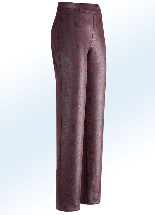 Hosen - Hose in angesagter Reptil-Optik, in Größe 018 bis 052, in Farbe BORDEAUX Ansicht 1
