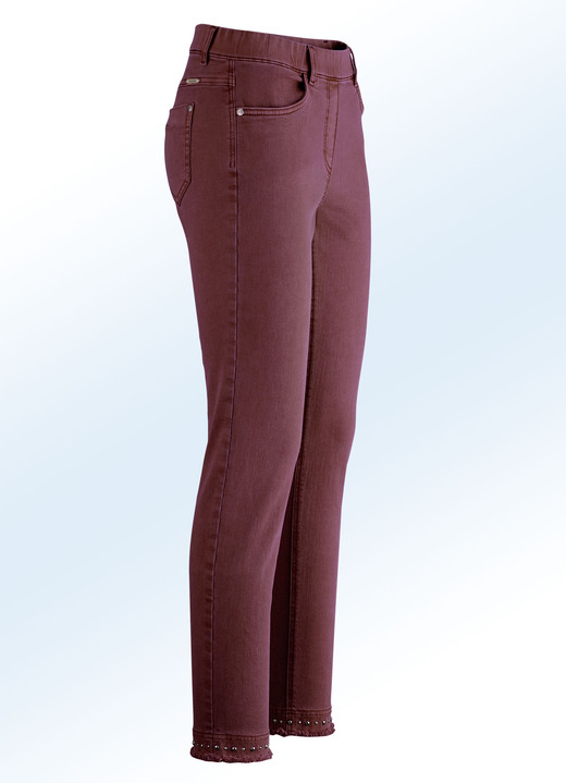 Hosen - Magic-Jeans mit toller Nietenzier sowie angesagtem Fransensaum, in Größe 017 bis 052, in Farbe BROMBEER Ansicht 1