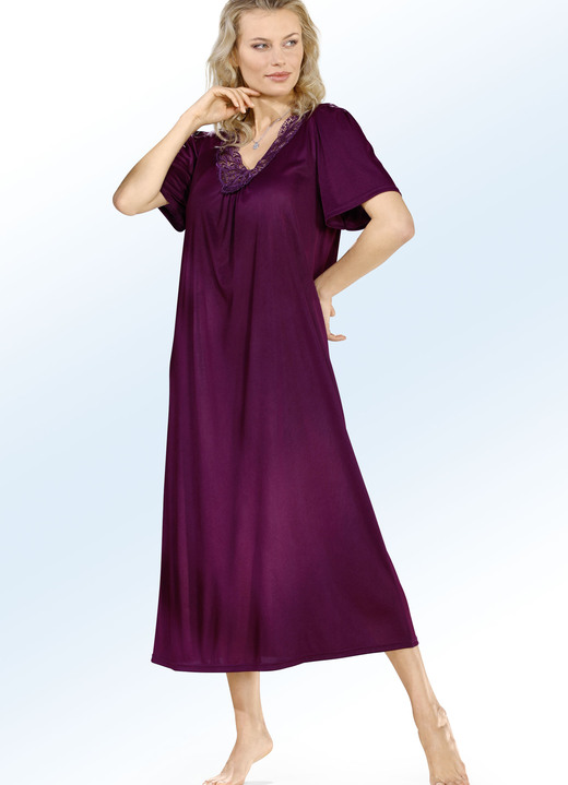 - Nachthemd mit Raffungen und Spitze, in Größe 038 bis 062, in Farbe AUBERGINE