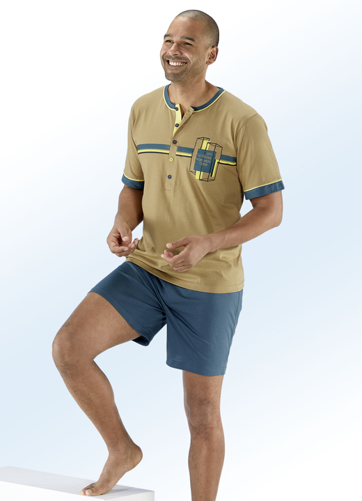 - Shorty mit extra langer Knopfleiste und platziertem Druckmotiv, in Größe 046 bis 062, in Farbe CAMEL-PETROL