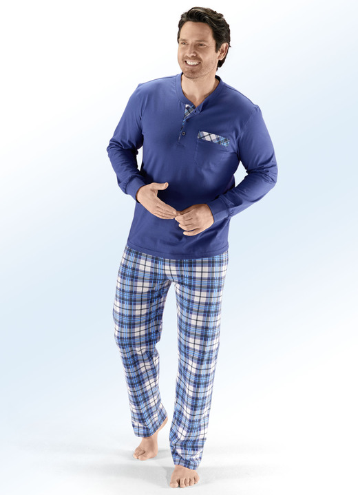 - Schlafanzug mit Knopfleiste, Brusttasche und Bündchenärmeln, in Größe 046 bis 060, in Farbe BLAU-BUNT