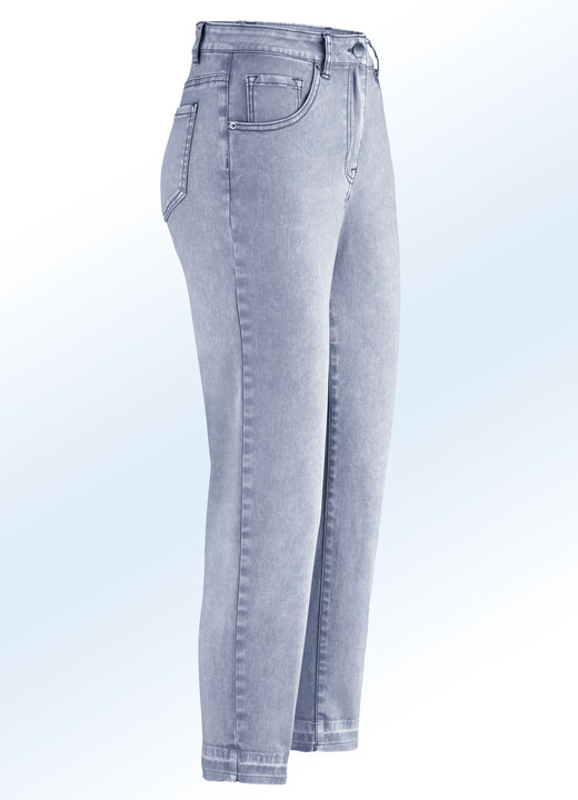 - Jeans in 7/8-Länge mit modischer Saumfärbung, in Größe 017 bis 048, in Farbe HELLBLAU Ansicht 1