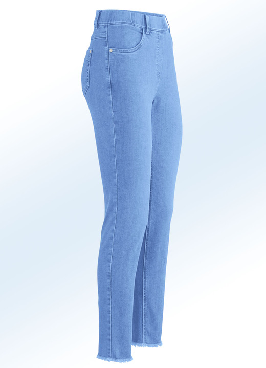 Hosen - Magic-Jeans mit angesagtem Fransensaum, in Größe 017 bis 052, in Farbe AZURBLAU Ansicht 1