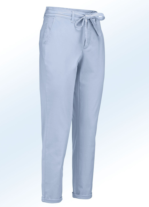 Hosen - Hose in trendiger Chino-Form, in Größe 017 bis 052, in Farbe BLEU Ansicht 1