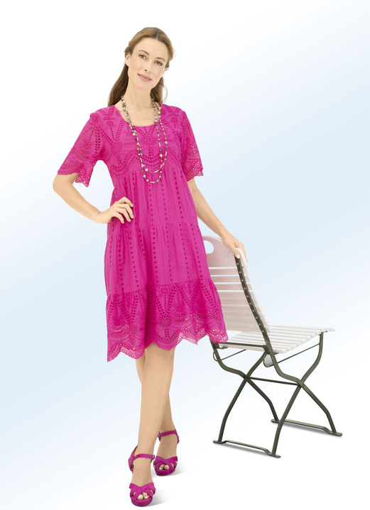 Kleider - Kleid mit modischen Stufenvolants, in Größe 034 bis 048, in Farbe PINK