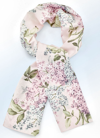 Schal mit Blüten- und Blätterdessin