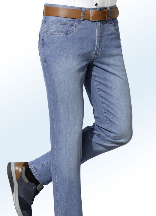 - Jeans in 2 Farben, in Größe 024 bis 064, in Farbe HELLBLAU Ansicht 1