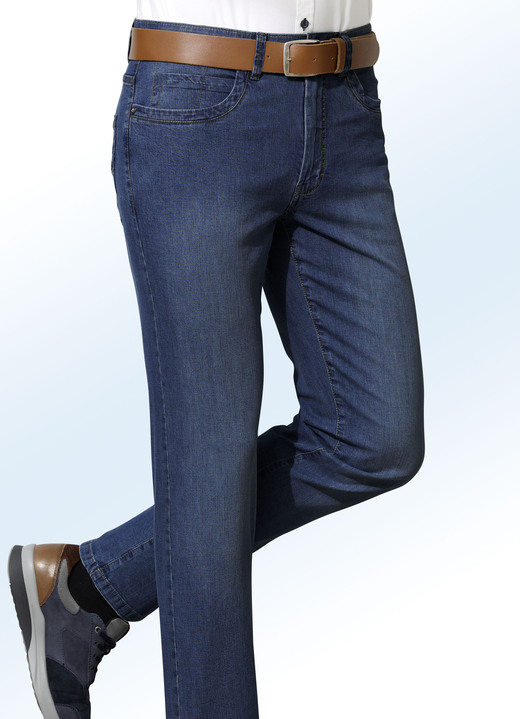 - Jeans in 2 Farben, in Größe 024 bis 064, in Farbe DUNKELBLAU