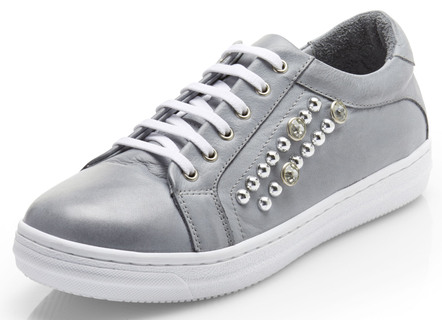 Sneaker mit trendigen Ziernieten
