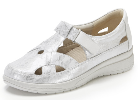 Slipper mit luftigen Durchbrüchen