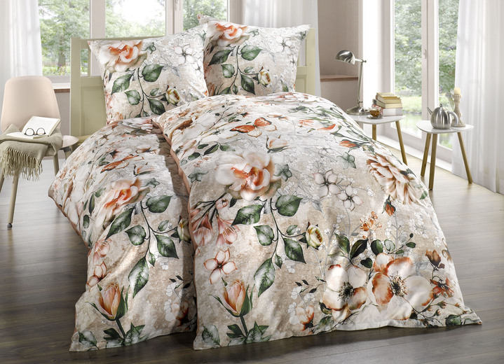 - Bettwäsche-Garnitur mit Blüten- und Schmetterlingsmotiven, in Farbe BUNT