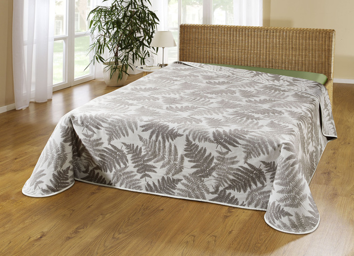 Tagesdecken - Tagesdecke mit naturnahen Blättermotiven, in Größe 873 (für Einzelbett, 135x210 cm) bis 924 (2 Kissenbezüge, 50x 50 cm), in Farbe SILBER Ansicht 1