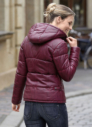 Lederkurzjacke mit abtrennbarer Kapuze
