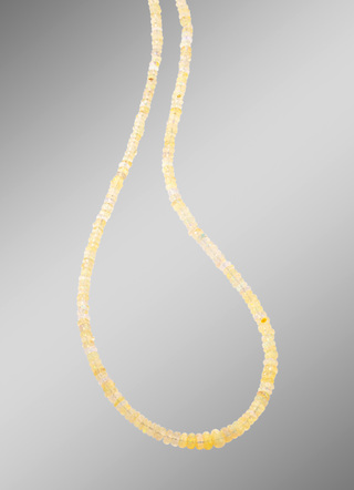 Schöne Halskette mit Kristallopal