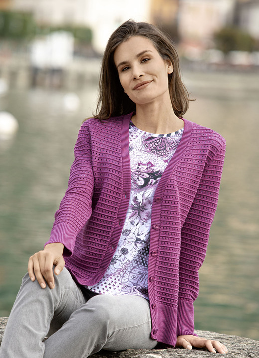 Strickjacken - Strickjacke mit leichtem Glanz Strickjacken - Strickjacke mit leichtem Glanz, in Größe 038 bis 054, in Farbe AZALEE
