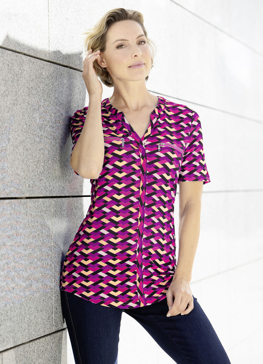 Kurzarm - Fabelhaftes Shirt mit V-Ausschnitt in 3 Farben, in Größe 034 bis 052, in Farbe PINK-AUBERGINE Ansicht 1