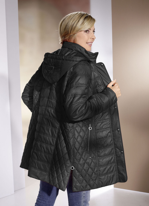 Kurz - Jacke mit Reißverschluss an den Seitenschlitzen Kurz - Jacke mit Reißverschluss an den Seitenschlitzen, in Größe 018 bis 054, in Farbe SCHWARZ