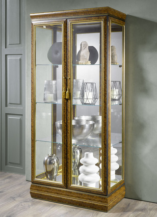 Stilvolle Vitrine aus massivem Holz