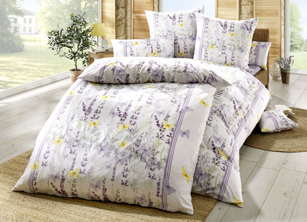Bettwäsche-Garnitur mit farbenfroher Lavendelwiese