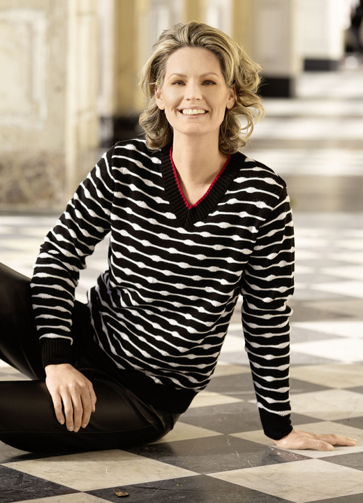 Pullover - Pullover mit grafischem Muster, in Größe 036 bis 050, in Farbe SCHWARZ-WEISS-ROT