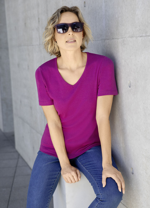 Kurzarm - Shirt mit hohem Tragekomfort in 8 Farben, in Größe 034 bis 052, in Farbe MAGENTA Ansicht 1