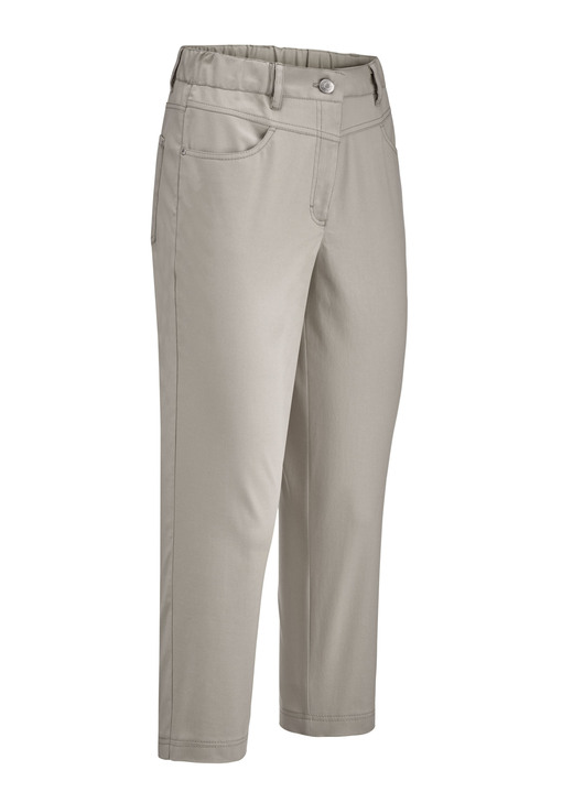 Hosen mit Knopf- und Reißverschluss - Caprihose in 4-Pocket-Form Hosen mit Knopf- und Reißverschluss - Caprihose in 4-Pocket-Form, in Größe 018 bis 052, in Farbe SAND