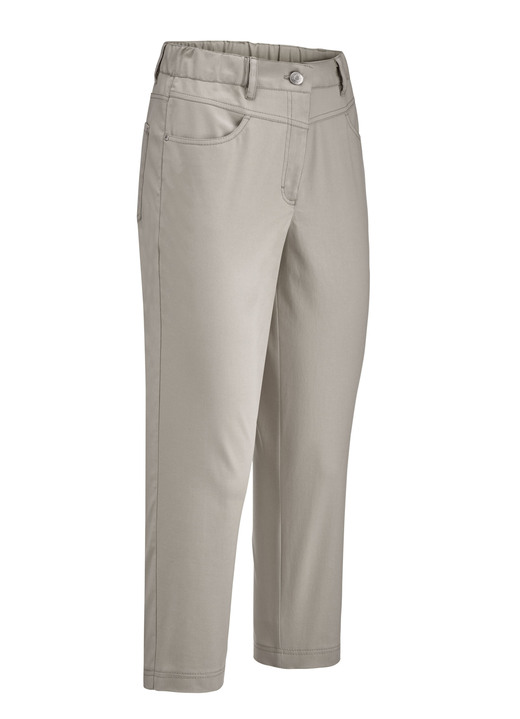 Hosen mit Knopf- und Reißverschluss - Caprihose in 4-Pocket-Form, in Größe 018 bis 052, in Farbe SAND Ansicht 1