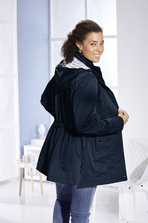 Jacke mit Schub- und Reißverschlusstaschen
