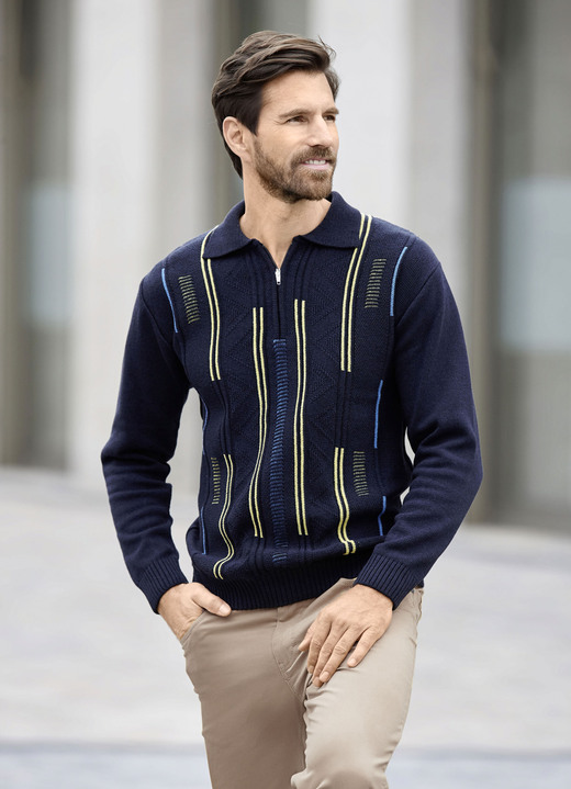 Gemustert - Sportiver Polopullover mit kurzem Reißverschluss Gemustert - Sportiver Polopullover mit kurzem Reißverschluss, in Größe 046 bis 062, in Farbe MARINE