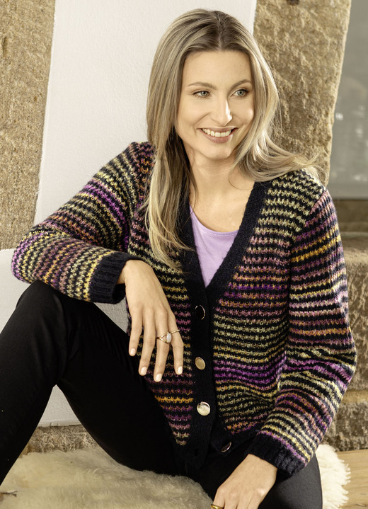 Strickjacken - Strickjacke in edler Multicolor-Melangeoptik Strickjacken - Strickjacke in edler Multicolor-Melangeoptik, in Größe L(44/46) bis XXL(52/54), in Farbe MARINE-LILA-MULTICOLOR