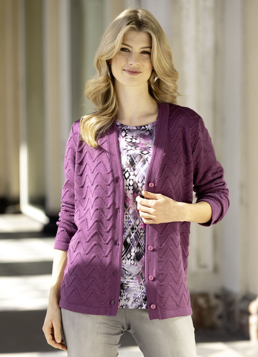 Basics - Strickjacke mit dekorativer Struktur, in Größe 038 bis 054, in Farbe MAUVE Ansicht 1