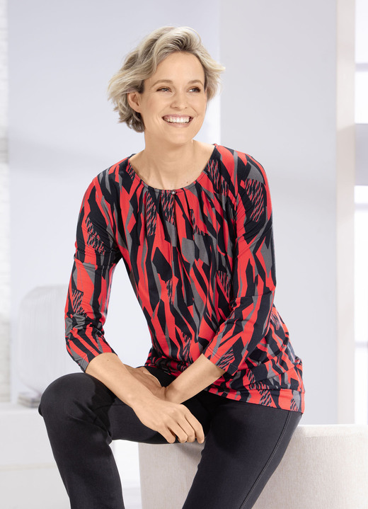 3/4-Arm - Shirt mit Schlingenknopfverschluss 3/4-Arm - Shirt mit Schlingenknopfverschluss, in Größe 036 bis 052, in Farbe ROT-GRAU-SCHWARZ